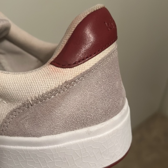 ♦️”Kizik” Men’s Prague Creme Brûlée Sneakers w/Handsfree Technology Size 11W♦️ - Picture 12 of 15